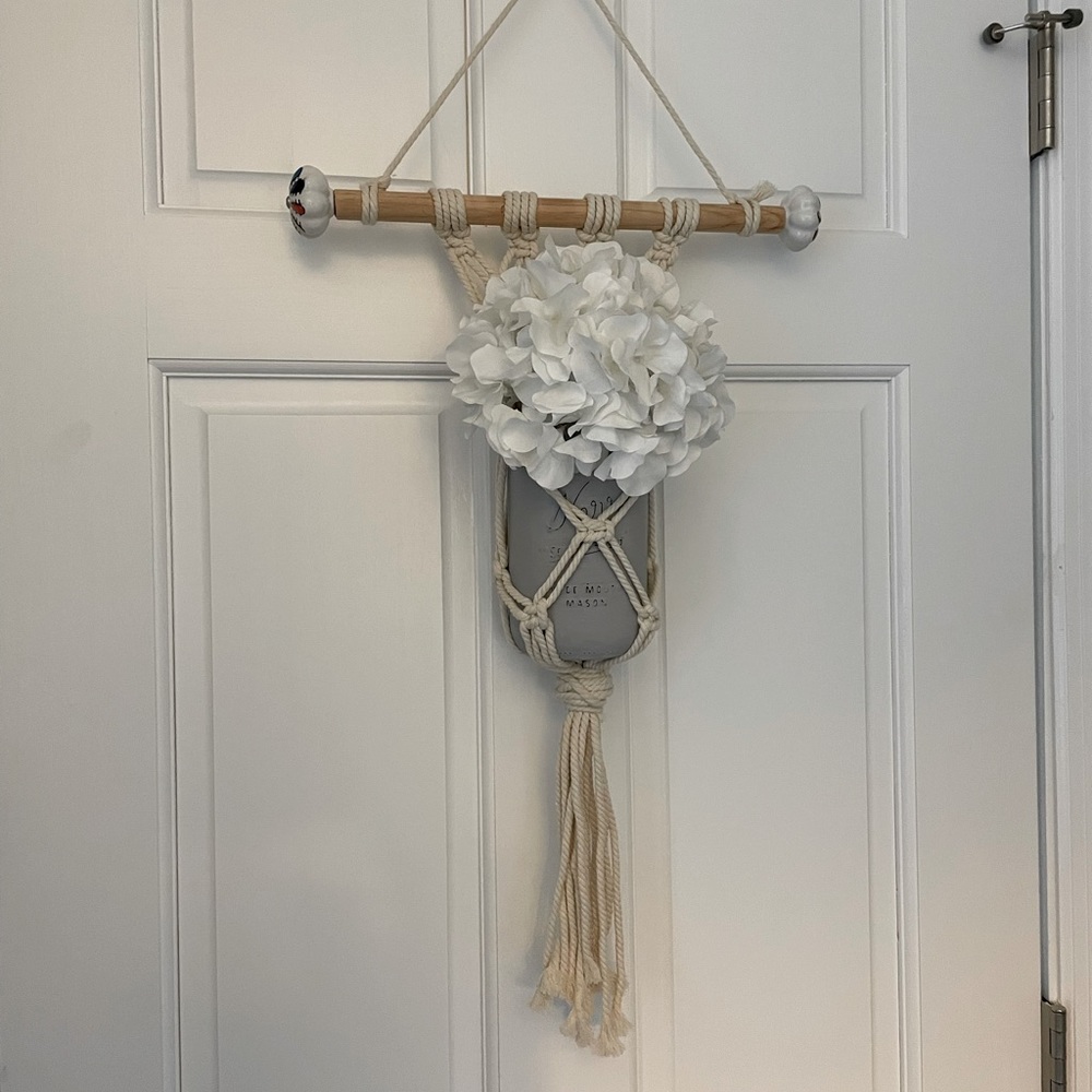 Macrame wall decor / mason jar holder